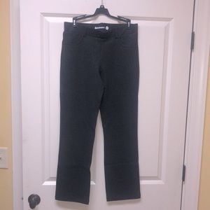 Betabrand 7 pocket straight leg work yoga pants Size M petite.